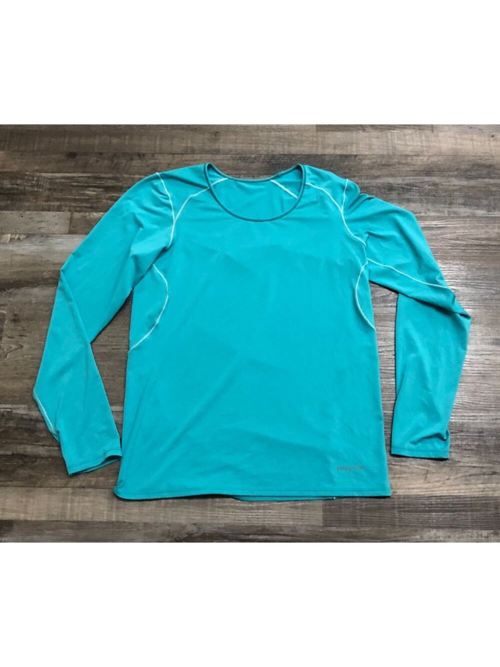 Patagonia Womens Medium Teal Blue Lightweight Long Sleeve Performance Shirt
